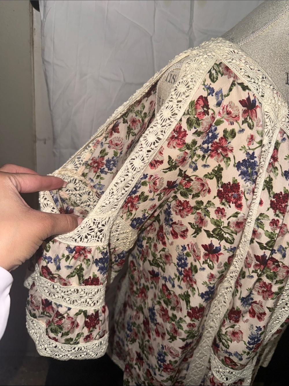 Womens blouse - Picture 2 of 4